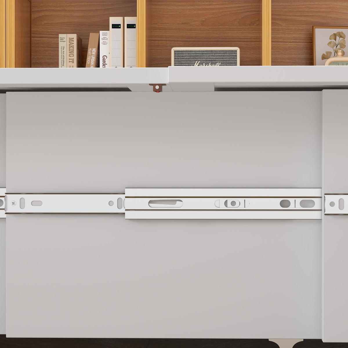 Lit escamotable blanc moderne et minimaliste de 157 cm avec prises électriques